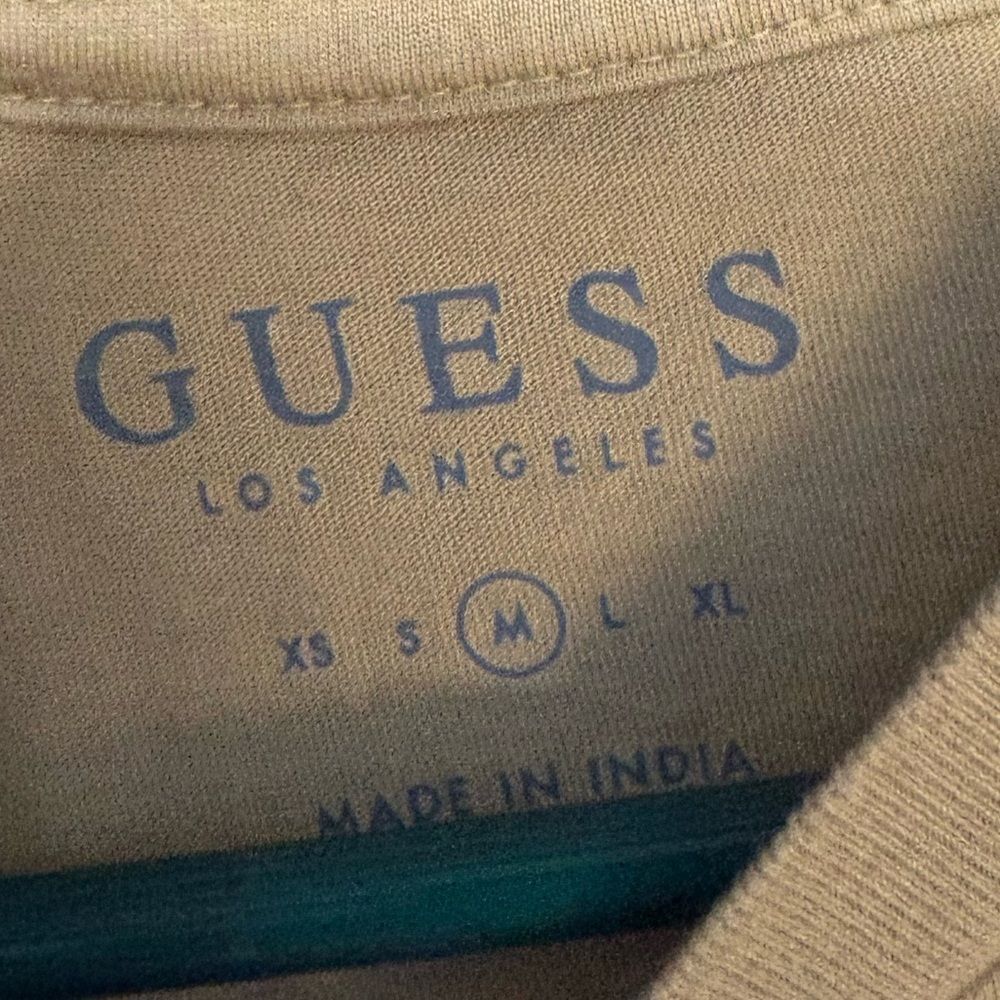 5â for $25đĽGuess Los Angeles TanâShort Sleeve T-Shirt Medium - Picture 4 of 6